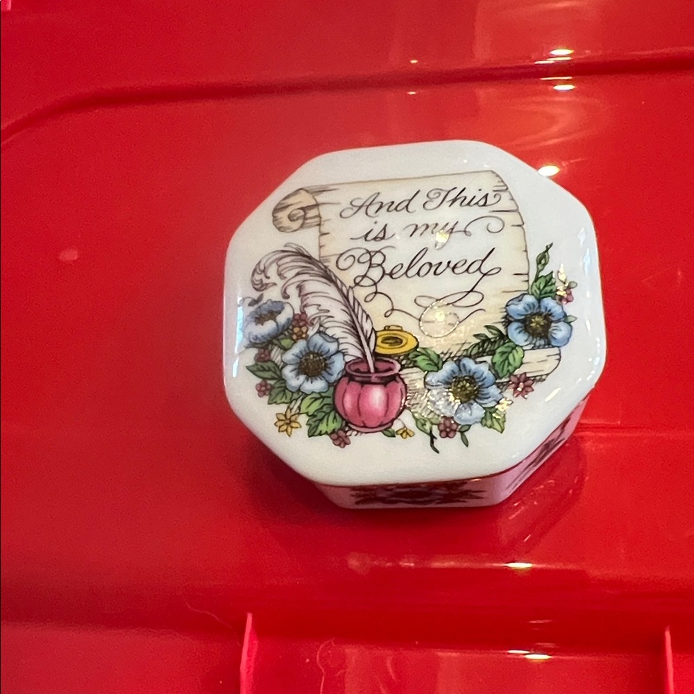 Music box , porcelain “And this is my Beloved”